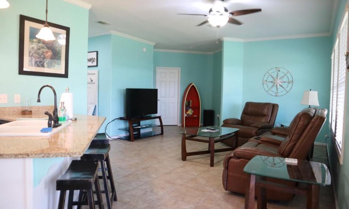 Steinhatchee House | Fiddler's Getaway - Pet-friendly home sleeps 6