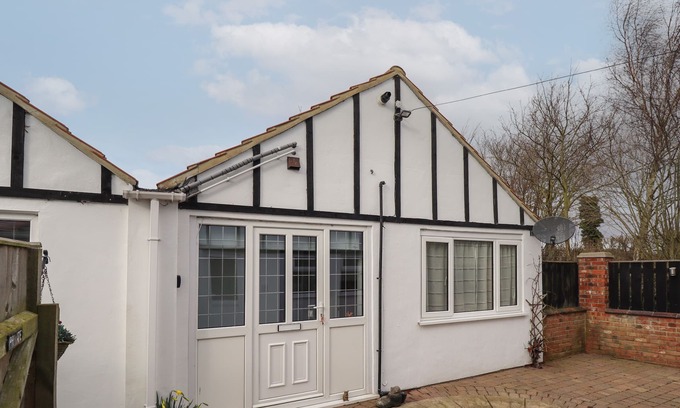 Grimsby House | FIELD VIEW, with a garden in Cleethorpes