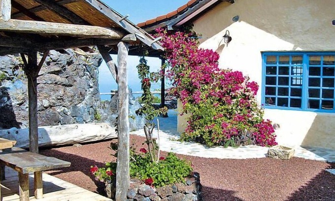 El Tanque House | Finca in El Tanque with a patio