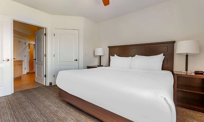 West Sedona Hotel | Find Your Zen in Sedona! Full Kitchen, Swimming Pool, Free Parking!