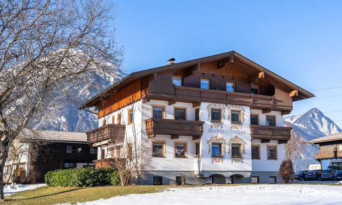 Strass im Zillertal Apartment | Fine holiday home on a farm