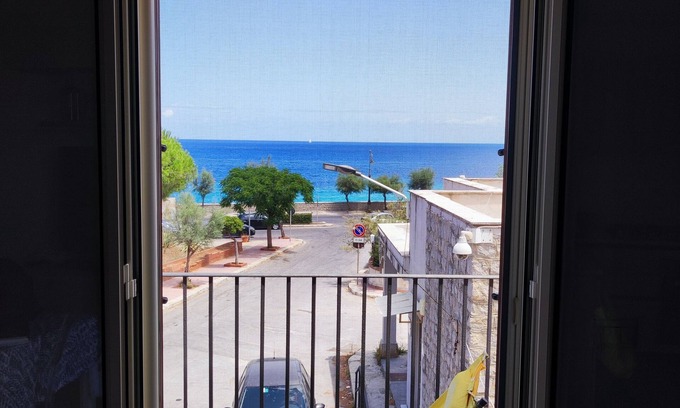 Isola delle Femmine Apartment | Finely renovated house, a few steps from the sea
