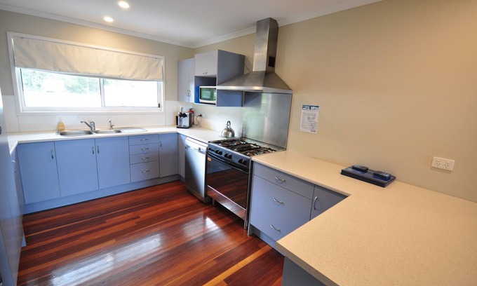 Happy Valley House | Fins - Happy Valley, Fraser Island - 5 Bedroom | 4 Bath | 2 Kitchen | Free WiFi
