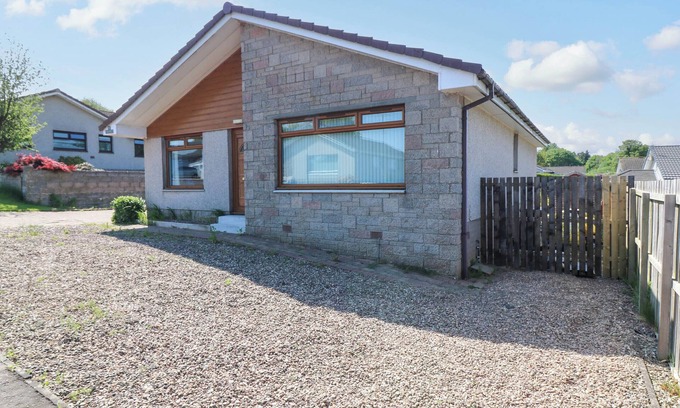 Glencarse Cottage | FIRCROFT, pet friendly, character holiday cottage in Errol