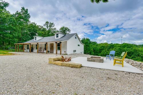 Lake Ozark House | Fire Pit and Grill Pet-Friendly Lake Ozark Cabin!