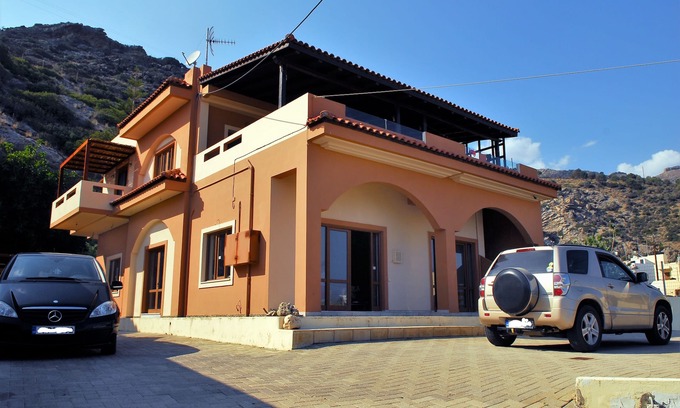 Tsoutsouros House | First floor house next to the sea with mountain and sea view