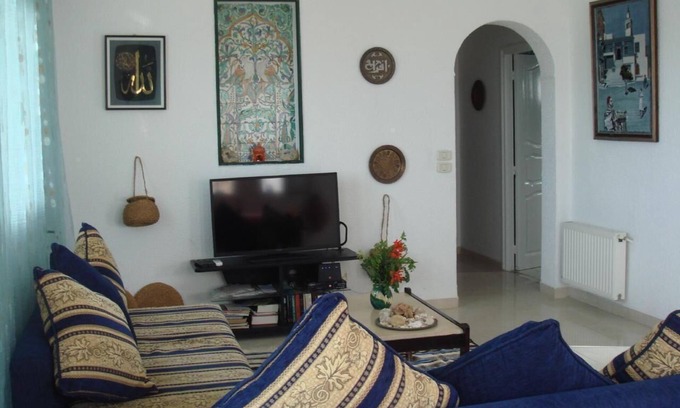 Chott Mariem Apartment | First floor of a Tunisian-style villa by the sea