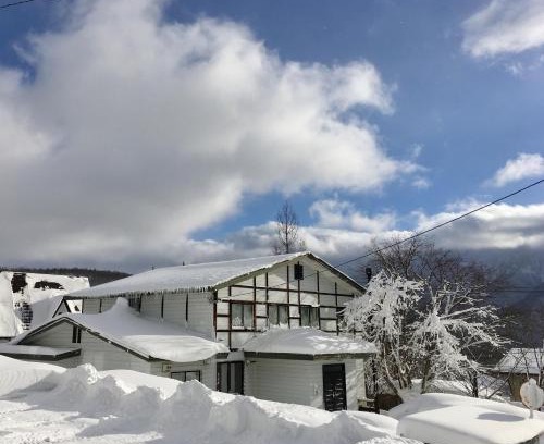 Otari-mura Bed & Breakfast | First Tracks At Cortina/Norikura