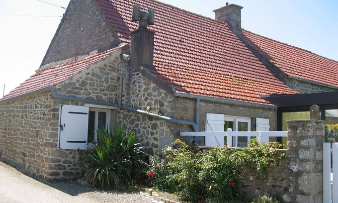 Gatteville-le-Phare House | Fisherman's house, 3 bedrooms, garden with sea view, pets allowed