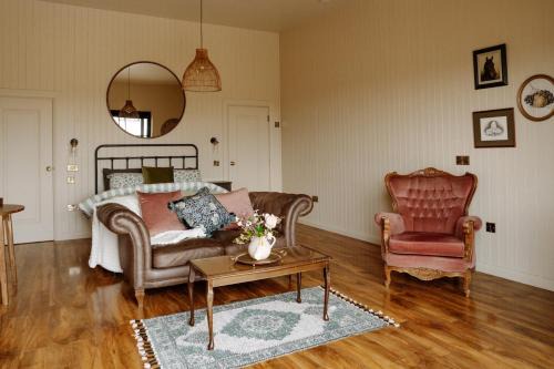 Roscoe House | Fisherman's Lodge at Angliham Estate