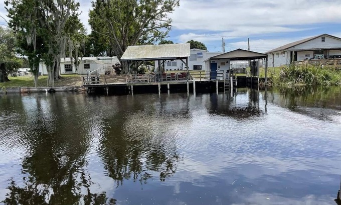 Taylor Creek House | FISHERMAN'S PARADISE! 2Bd/2Ba waterfront retreat with access to Lake Okeechobee!