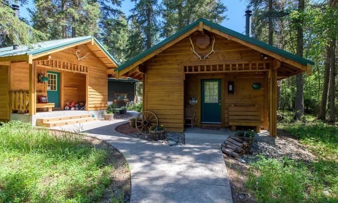 Eureka Cabin | Fishing Escape in the Woods