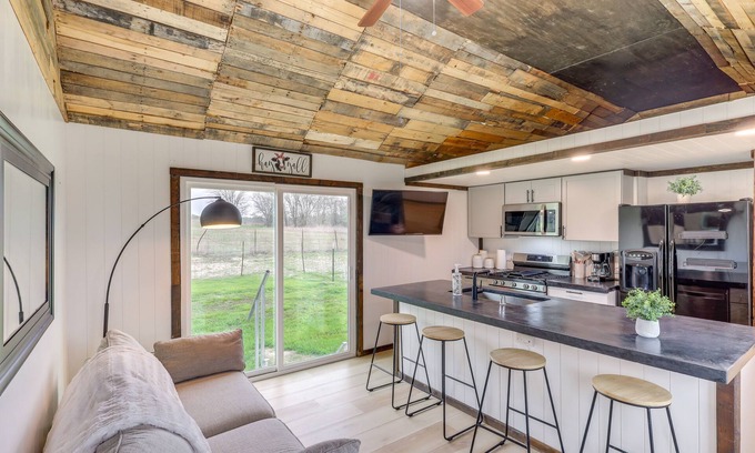 Lorena Apartment | Fishing Pond Access: Pet-Friendly Lorena Studio