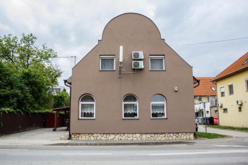 Sasd House | Fitt Magánszálláshely