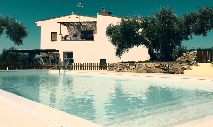 Almoharin Villa | Five star villa with fabulous swimming pool