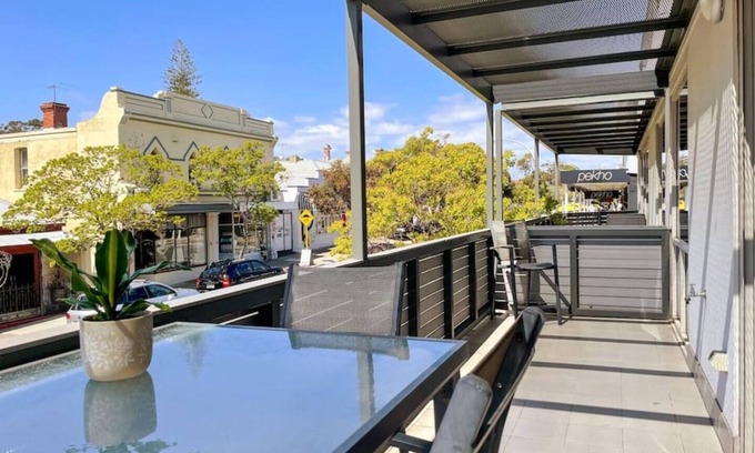 Fremantle Apartment | Fiveways on the Terrace : Close to old italian butcher/grocer & steps to cafes