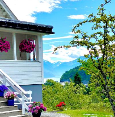Møre og Romsdal House | Fjord View Apartment