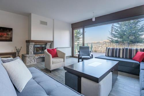 Kfardebian Apartment | Flake fall