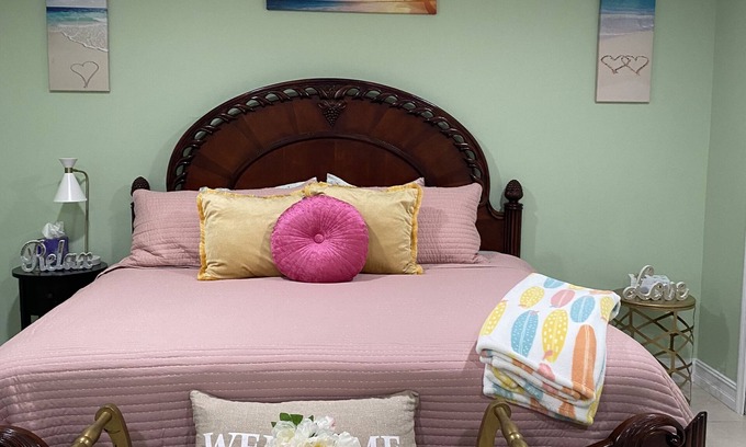 Rural Estates Apartment | Flamingo Cozy Guest Suite