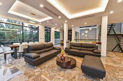 Mang Yang Villa | Flamingo dai lai resort - Hilltop H2 12