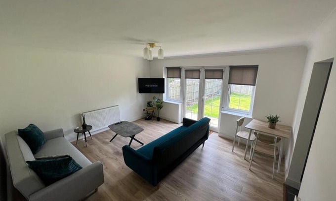 Whetstone Apartment | Flat 1 Hobart Lodge