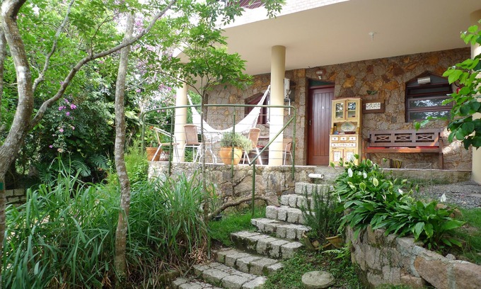 Sambaqui House | Flat between the green and the sea in Sambaqui