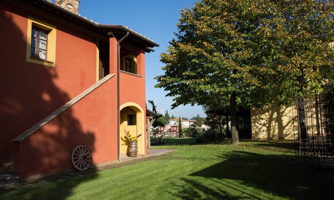 Lari Apartment | Flat in Lari, A/C, terrace, pool, restaurant, Wi-Fi, close to the village, La