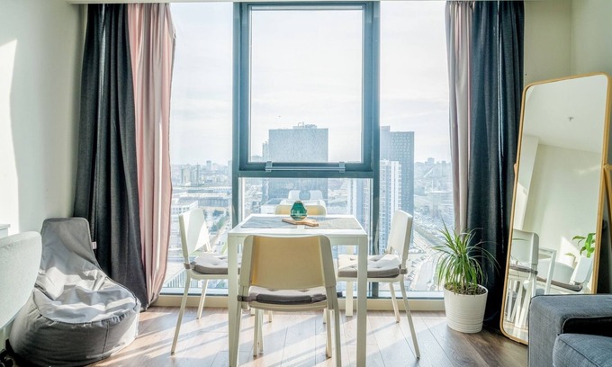 Mahmutbey Apartment | Flat w City View Wall 5 min to Mall of Istanbul
