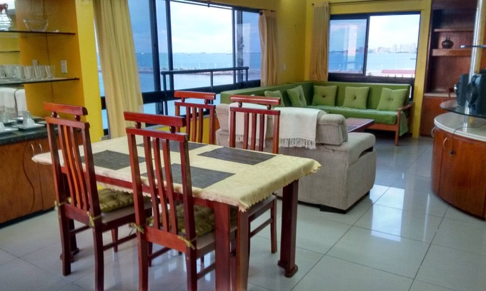 Praia de Iracema Apartment | Flat with 270 ° overlooking the sea and the historic center in Iracema Beach