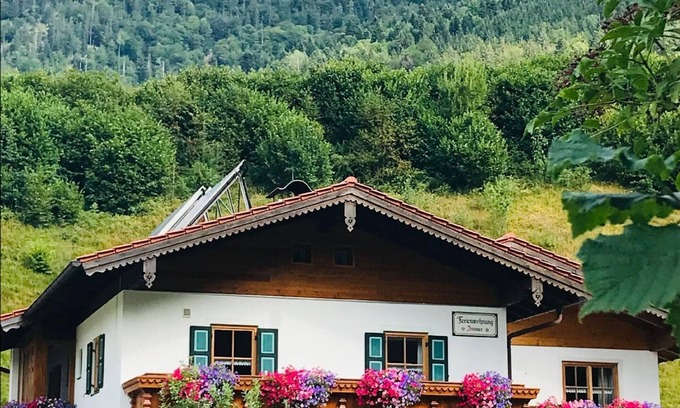 Schneizlreuth House | Flat with mountain views in a quiet, central location