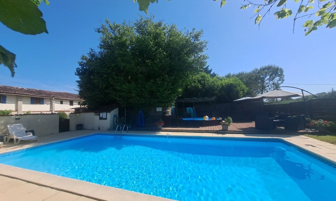 Saint-Pierre-de-Juillers Cottage | 'Fleurie' La Grange du Moulin -Just families - Fun for kids - Heated pool - wifi