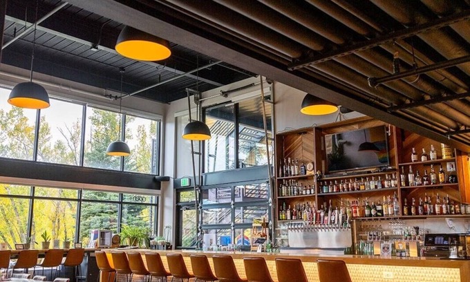 Silverthorne Hotel | Flexible Stay for Groups – 2 Relaxing Units, Walk to Dining, Music, Art & Parks