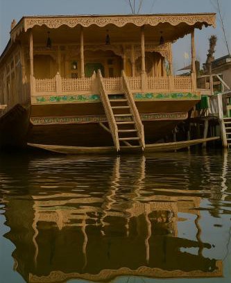 Dal Lake Apartment | Floating Luxury Group Of Houseboats