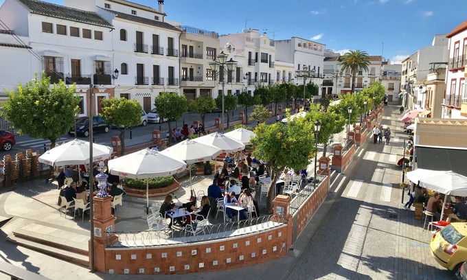 Los Pocos Bollos Apartment | Floor in the "WALK". Center of La Rambla (Córdoba)