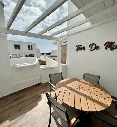 Los Cocoteros House | Flor de Mar