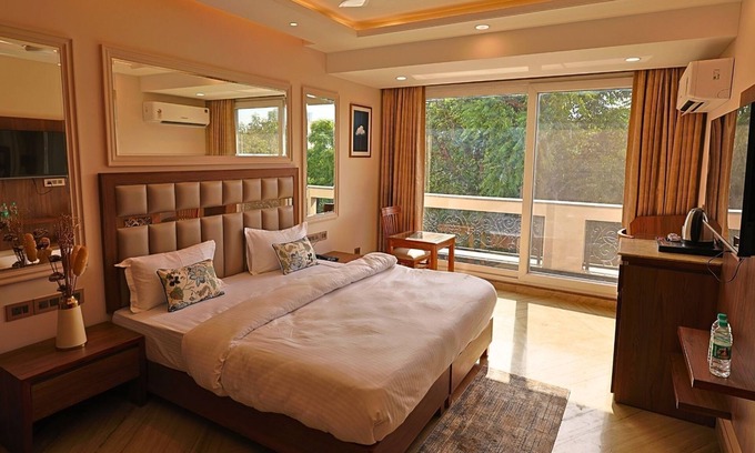 Gurugram Hotel | FlxHo Horizon ONE - Luxury Hotel & Residences DLF 5 Golf Course Road