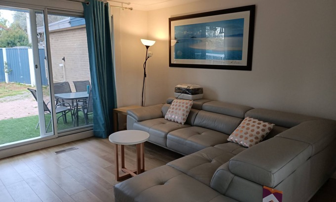 Scullin House | 💜 Follow the sun 💜 3br Perfect Canberra Gettaway