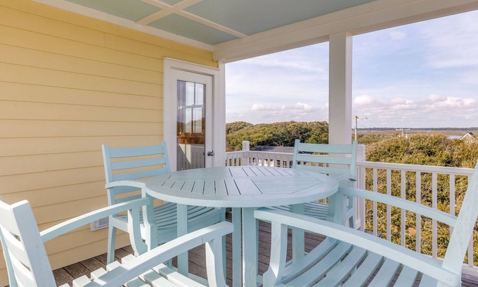 Folly Beach House | Folly Breeze ~ Incredible Ocean Views ~ Screened in Porch with Dining Table