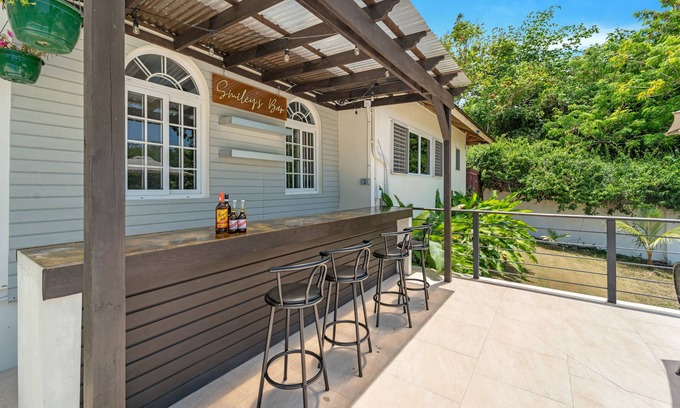 Runaway Bay Villa | 🏝️ Forever Summer | Gorgeous 4BDR Villa w/Pool - Panoramic Views