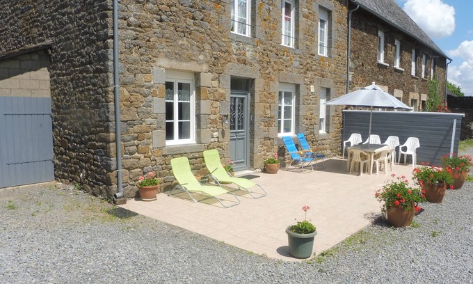 Evran House | Former manor house, quiet estate, south courtyard and peaceful atmosphere