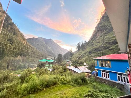 Kasol Bed & Breakfast | FORMOSA Hostel & Cafe