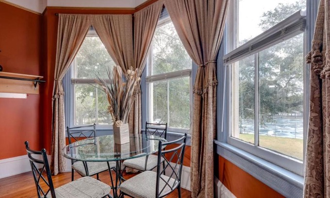 Historic Downtown Savannah Bed & Breakfast | Forsyth Park 2 Bedroom Beauty