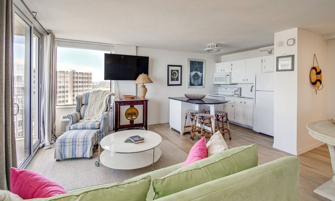 South Island Apartment | Fort Myers Beach Studio - Sunset & Ocean Views!