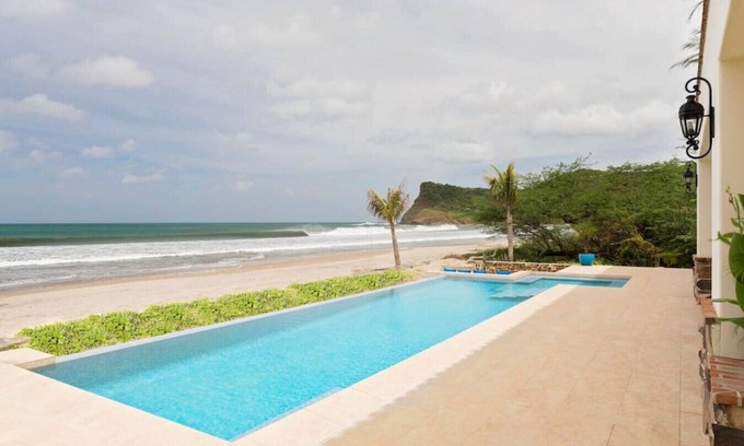 Playa Colorado House | Fort Walker (Beachfront House + Studio)