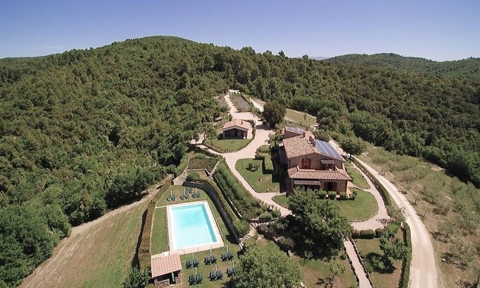 Gualdo Cattaneo Bed & Breakfast | Forte Sorgnano | Farmhouse with private pool