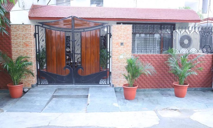 Sarita Vihar Apartment | Fortune Home Service Apartment 3Bhk,B-57 Sarita Vihar