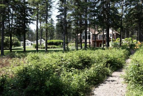 Hamburg House | Four-Bedroom Luxury Vacation Rental on 80 Private Acres near Granite Peak, Wisconsin