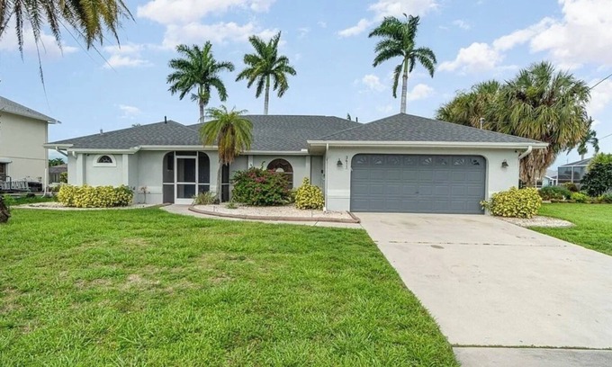 Pelican House | Four bedrooms, salt water pool, canal access with kayaks