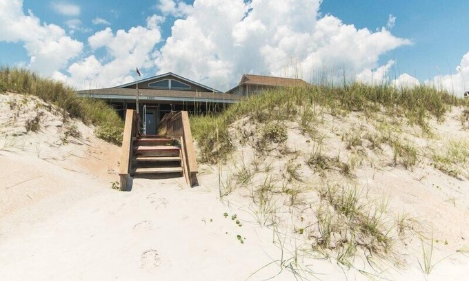 Topsail Beach House | Four By The Shore | Oceanfront, Walk to JR Pier!