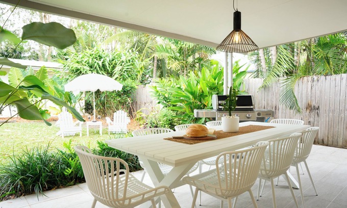 Trinity Beach House | Four Palms:walk to beach& restaurants-Pets Welcome!